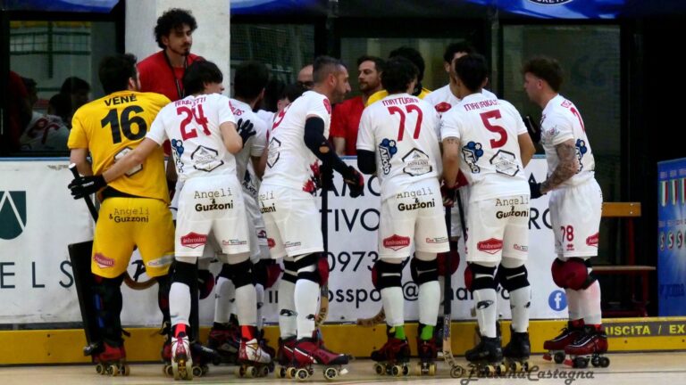 HOCKEY SARZANA CROLLA A FORTE DEI MARMI NELL’ANDATA DEI PLAY-OFF: IL RISULTATO FINALE VEDE LA VITTORIA DEI ROSSOBLU PER 7-0.